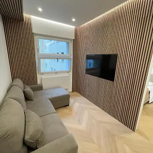 Bilocale Luxury A 50 Mt Dalla Stazione Di Appartamento