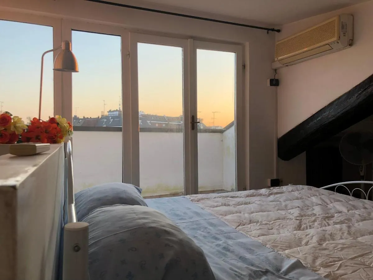 Charming 1-Bed Apartment In Milano