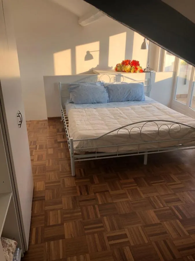 Charming 1-Bed Apartment In Milano 0*, Milan
